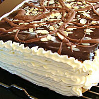 Ciasto migdałowo-czekoladowe z kremem