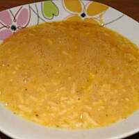 Grzanki w jajku i żółtym serze