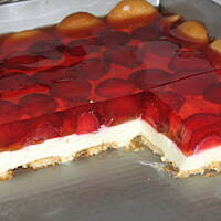 Sernik cytrynowy na zimno z truskawkami