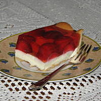 Sernik cytrynowy na zimno z truskawkami