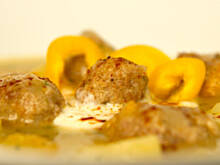 Fot. Wkn, Kalafiorowa kremowa z kuleczkami z indyka