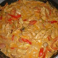 Łagodne czerwone curry z kurczakiem