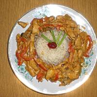 Łagodne czerwone curry z kurczakiem