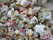 Fot. peggy83, Sałatka z brokułem, fetą i kurczakiem.