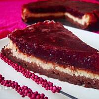 Sernik mascarpone z musem jagodowym