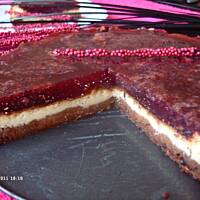 Sernik mascarpone z musem jagodowym