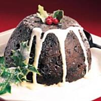 Płonący angielski pudding świąteczny z sosem