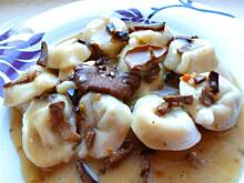 Fot. Mama - Różyczki, Uszka z kapustą w sosie borowikowym wg Ani