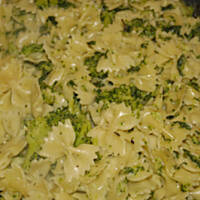 Makaron w sosie szpinakowo brokułowym