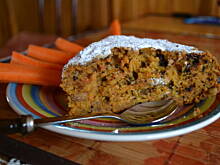 Fot. Yasmine, Ciasto marchewkowe z czekoladą i bakaliami