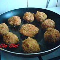 Pupleciki z kaszy i mięsa mielonego w sosie pomidorowym