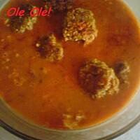 Pupleciki z kaszy i mięsa mielonego w sosie pomidorowym