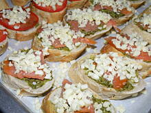 Fot. anulkas, Zapiekanki z pesto i łososiem wędzonym