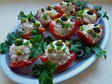 Fot. Mama - Różyczki, Łódeczki z pomidorów z nadzieniem tuńczykowym wg Ani