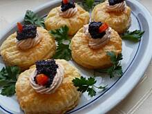Fot. Mama - Różyczki, Ciasteczka francuskie z pastą z łososia i kawiorem wg Ani