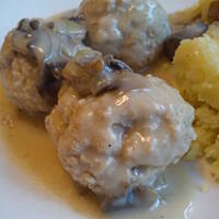 Pulpety w sosie pieczarkowym