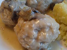 Fot. blackrose4u, Pulpety w sosie pieczarkowym