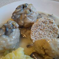 Pulpety w sosie pieczarkowym