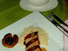 Fot. kasia_sach, Kaczka pieczona z jabłkami i suszonymi śliwkami z aromatycznym sosem pieczeniowym