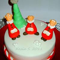 Tort korzenny z dżemem z czarnej porzeczki i śnieżnym kremem