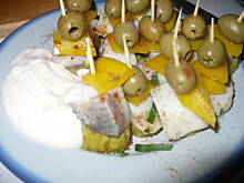 Fot. ystyna, koreczki śledziowe z sosem