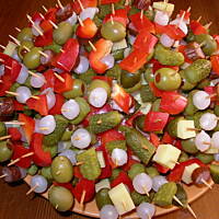 Kolorowa kula z koreczkami