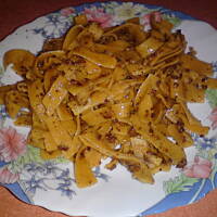 makaron chili ze skwarkami śmietankowymi