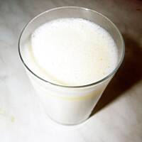 Mleko z miodem i masłem - zdrowiem płynące