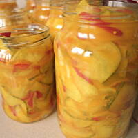 Słońce w słoiku (sałatka z cukinii)