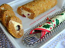 Fot. kasia_sach, Korzenno-miodowa rolada biszkoptowa z kremem z masła, serka mascarpone i suszonych owoców