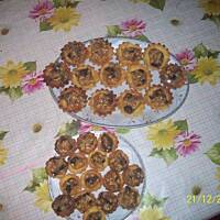 kruche babeczki z masa orzechowo-karmelową