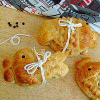 Pieczarkowe paszterybki, czyli paszteciki z farszem pieczarkowym w kształcie rybek