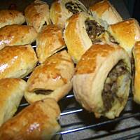 Paszteciki i pierożki drożdżowe z pieczarkimi i kapustą kiszoną