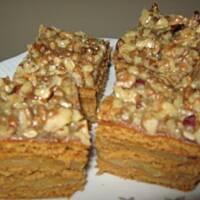 Miodownik z masą budyniową .