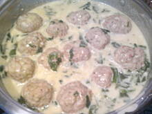 Fot. kaha87ha, Klopsy w sosie szpinakowym