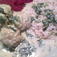 Klopsy w sosie szpinakowym