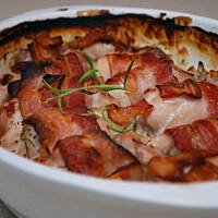 Szaszłyki z kurczaka w boczku