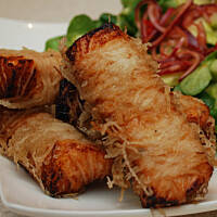 Łosoś teriyaki w makaronowej skorupce