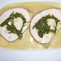 Rolada z indyka ze szpinakiem