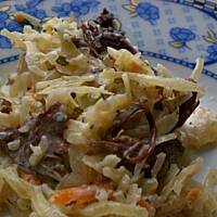 Sałatka z kapusty kiszonej,kurek i czosnku