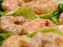 Fot. martalobos, Krewetki w szampanie na liściach cykorii