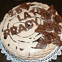 Czekoladowy tort z wiśniami