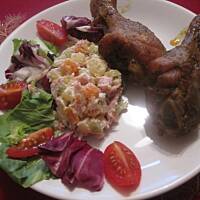 Pieczone kawałki kurczaka w marynacie miodowej