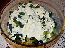 Fot. CattiBrie, Sałatka czosnkowa z kurczakiem