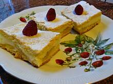 Fot. CattiBrie, Szarlotka z budyniem