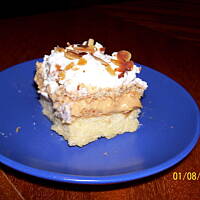 Ciasto z masą orzechową i migdałami