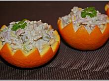 Fot. bronislawa70, Sałatka z pora z wędzonym mięsem w miseczkach z pomarańczy