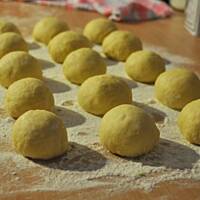 Pączusie z bitą śmietaną i gorzką czekoladą