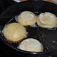 Pączusie z bitą śmietaną i gorzką czekoladą