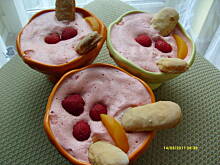 Fot. CattiBrie, Pianka truskawkowa